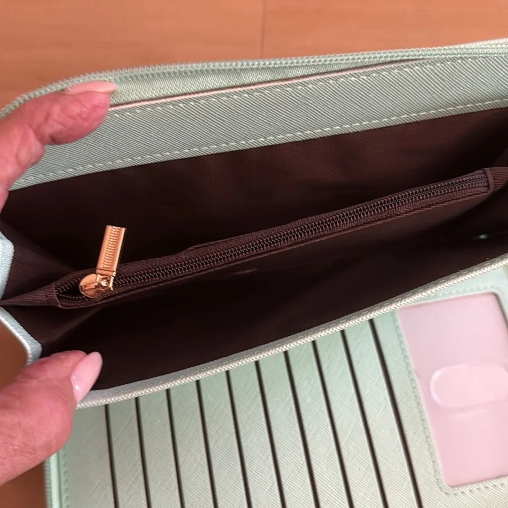 NWOT WOMEN WRISTLET CLUTCH HANDBAG PURSE MINT GREEN FAUX LEATHER WRIST STRAP - Picture 4 of 6